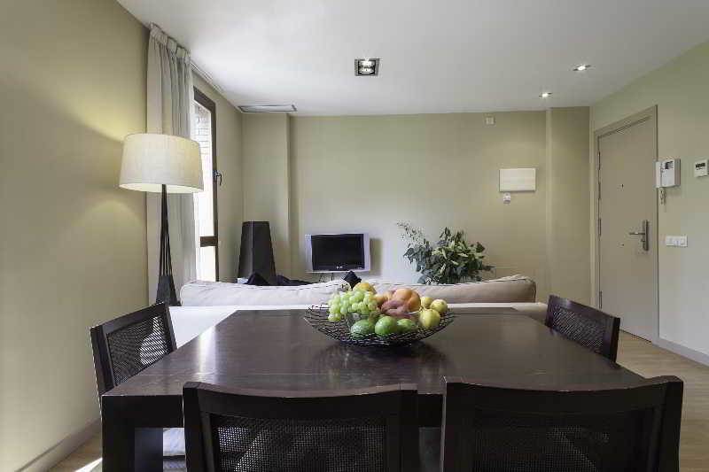 Short Stay Group Camp Nou Serviced Apartments バルセロナ エクステリア 写真