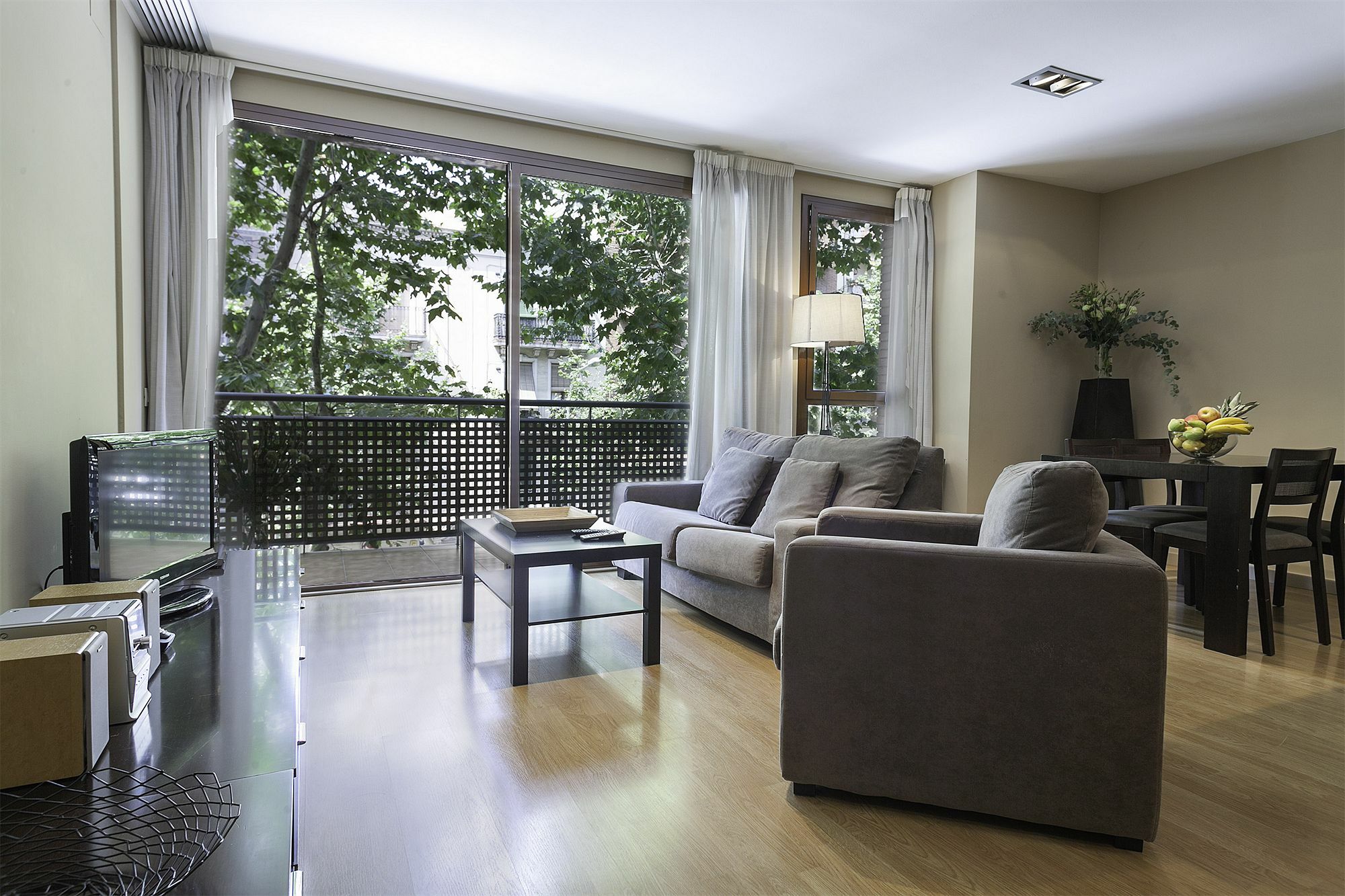 Short Stay Group Camp Nou Serviced Apartments バルセロナ エクステリア 写真